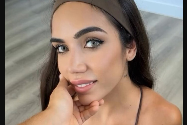 Vídeo completo Carlaaaish Videos Reels Viral Telegram MP4 dan Doodstream, ¡La chica de Onlyfans que se hizo viral por su pose!